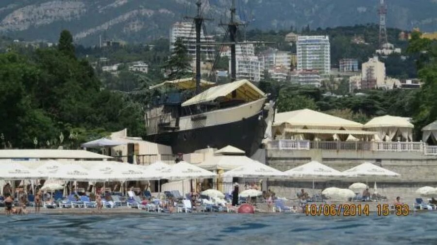 Корабль испаньола в ялте. Hispaniola ялта ресторан. Шхуна бар эспаньола в ялте. Корабль испаньола в ялте. Ресторан испаньола эспаньола ялта.