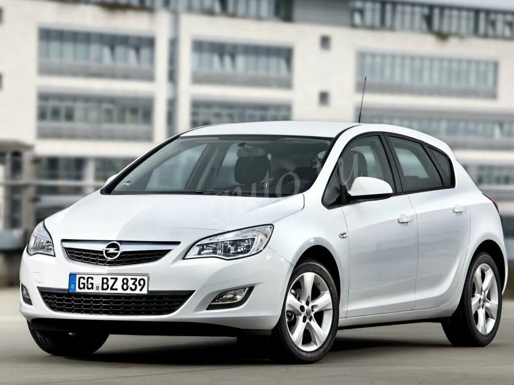 Опель хэтчбек 2011. Opel Astra 2012. Opel Astra 2012 хэтчбек. Opel Astra j 2010.