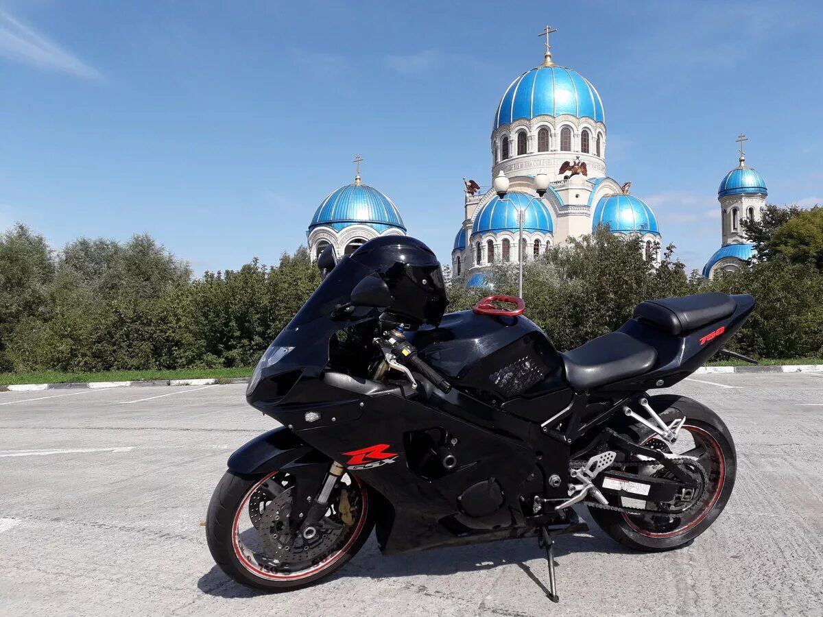 Купить сузуки 750. Suzuki GSXR 750 2005. GSX-R 750 2005. Suzuki GSX 750 2005. Suzuki GSX 750 черный.