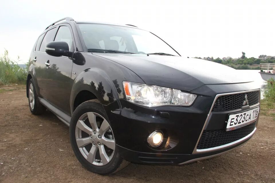 Mitsubishi outlander xl передние. Mitsubishi Outlander XL 3.0. Митсубиси Аутлендер XL 3.0 2008. Митсубиси Аутлендер ХЛ 3.0 2008. Mitsubishi Outlander XL 3.0 2011.