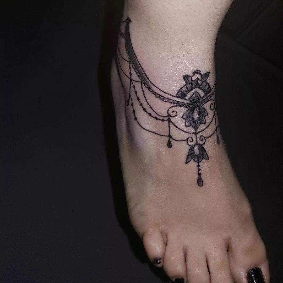 Тату ловец снов для девушек на ноге. Тату на ступне. Татуировки для девушек на ноге. Значение татуировок на ноге. Птица феникс тату на голени.