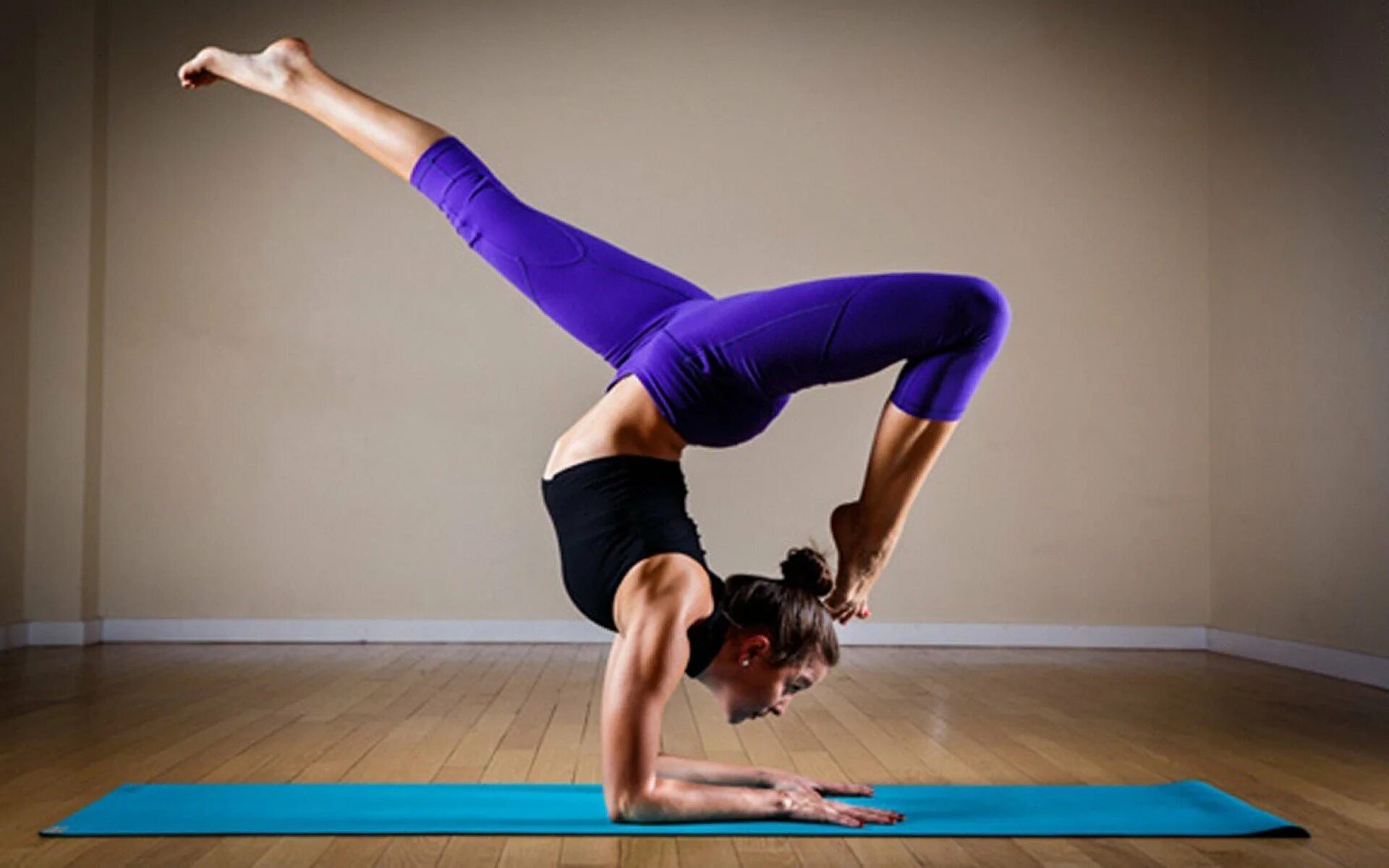 Упражнения для развития гибкости. Выпады растяжка. Функциональная гибкость. Пилатес тренировка. Растяжка.