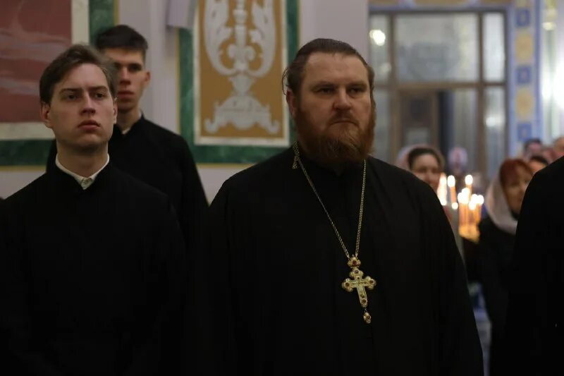 Батюшки симферополь. Батюшка александр сопига. Священник александр якушечкин. Протоиерей богдан северин. Храм молодежное симферополь район.