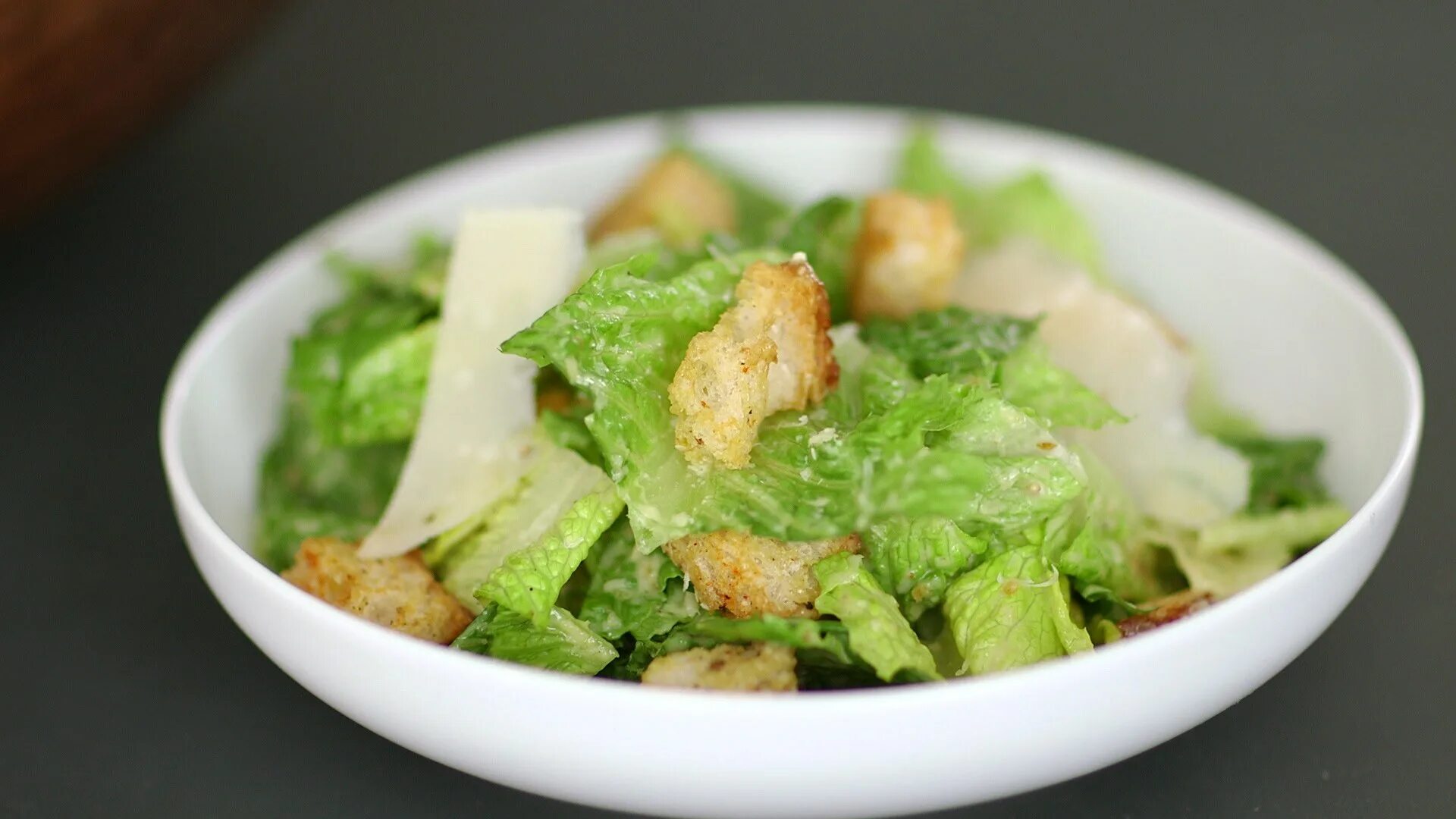 Салат с курицей от ивлева. Classic Caesar Salad.