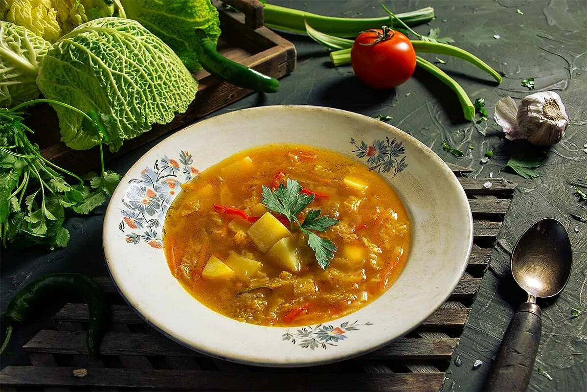 Луковой суп с капустой. Овощной суп без капусты с мясом. Суп с капустой. Капустный суп. Овощной низкокалорийный суп.