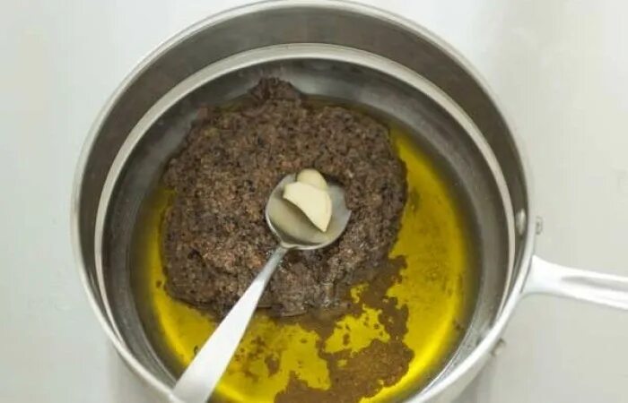 Трюфельный соус фото. Трюфельный соус. Сметанно трюфельный соус. Соус с трюфелем. Растопленный сахар.