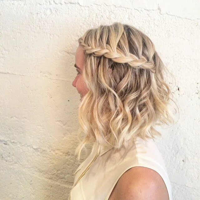32 Stiluri de Coafuri Moderne și Extravagante în 2020 Prom hairstyles for short 