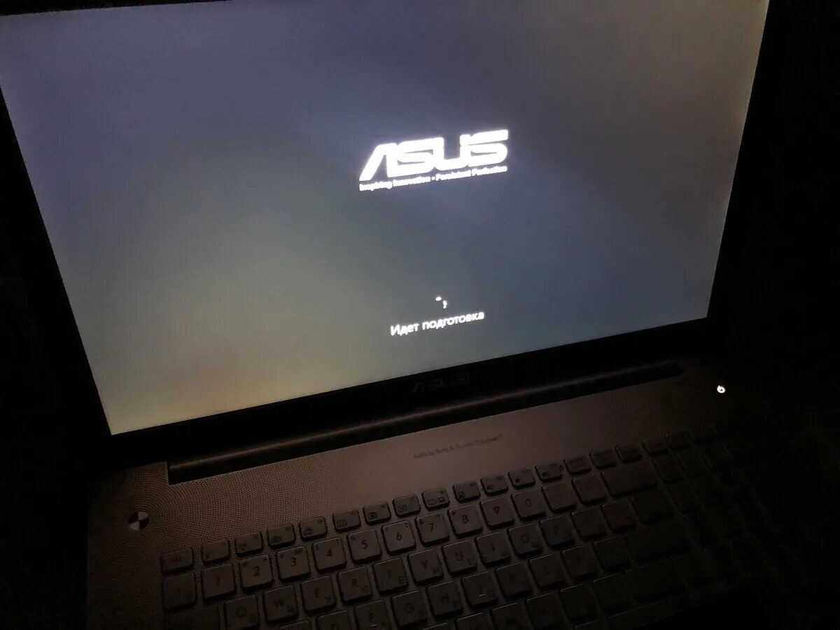 Что делать если не включается ноутбук asus. Асус ноутбук x75a гибернация. Экран ноутбука ASUS. Ноутбук висит. Завис ноутбук.