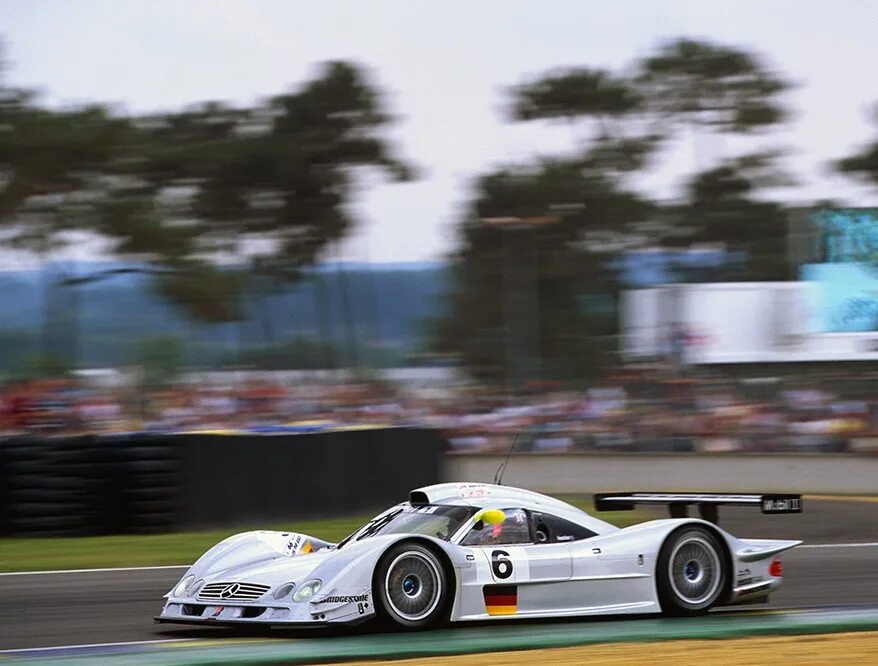Mercedes clr le mans 1999 полет. Mercedes clr 1999 ле ман. Mercedes clr-gt1. Мерседес ле ман. Mercedes clr ле ман.