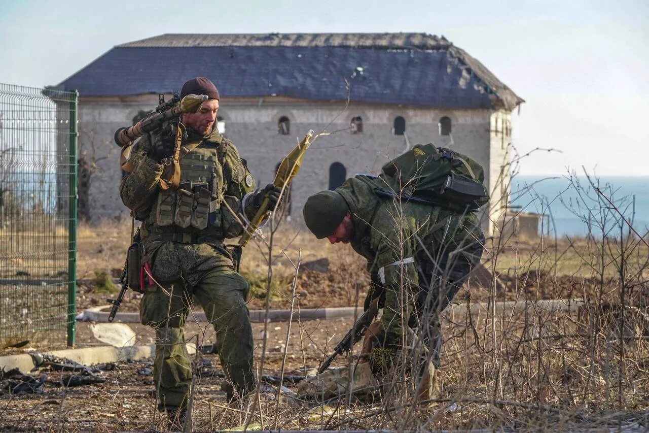 Вс РФ штурм Мариуполя. Штурм Мариуполя 2022. Российский солдат. Новости военной операции сегодня видео