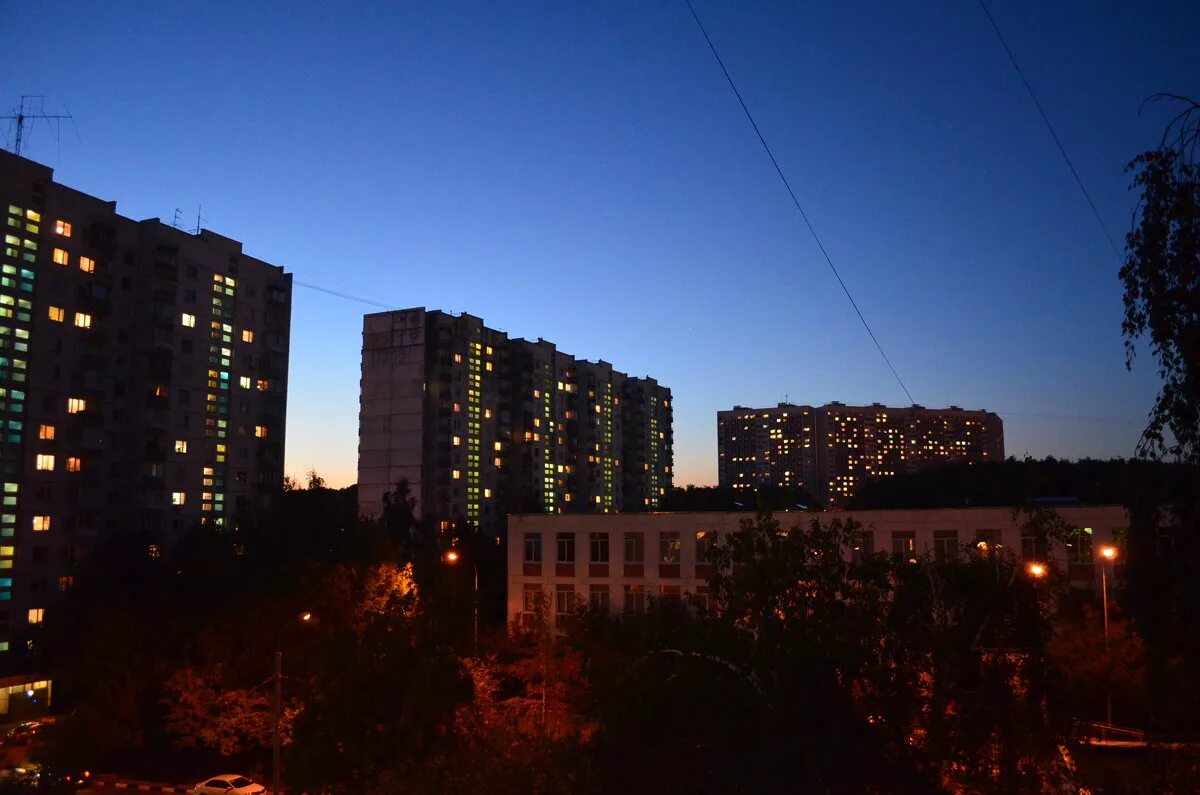 Ясенево ру. Ночное Ясенево. Ясенево (район Москвы). Район Ясенево ночь. Ясенево ночью.