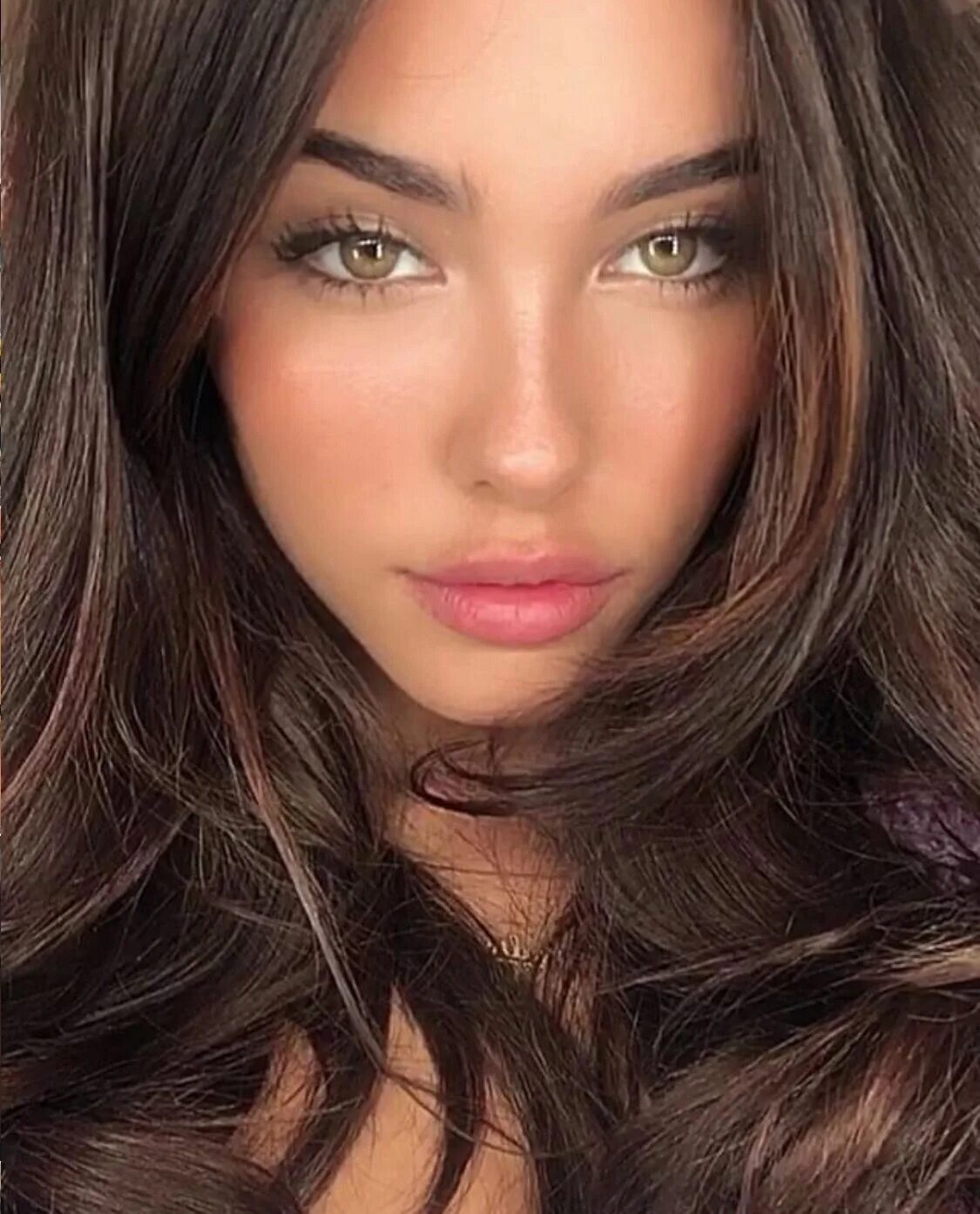 Светлые волосы брюнеткам. Madison Beer 2023.