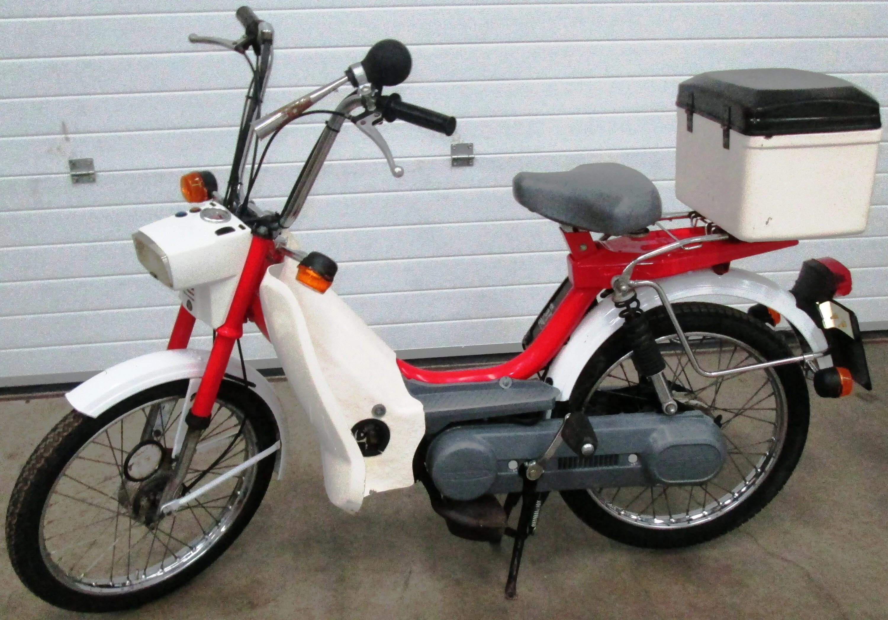 Купить мопед в московской области. Honda 80cc мопед. Мопед Хонда 50 кубов. Мокик Honda p. Мопед с корзиной спереди Хонда 50 куб 2т.