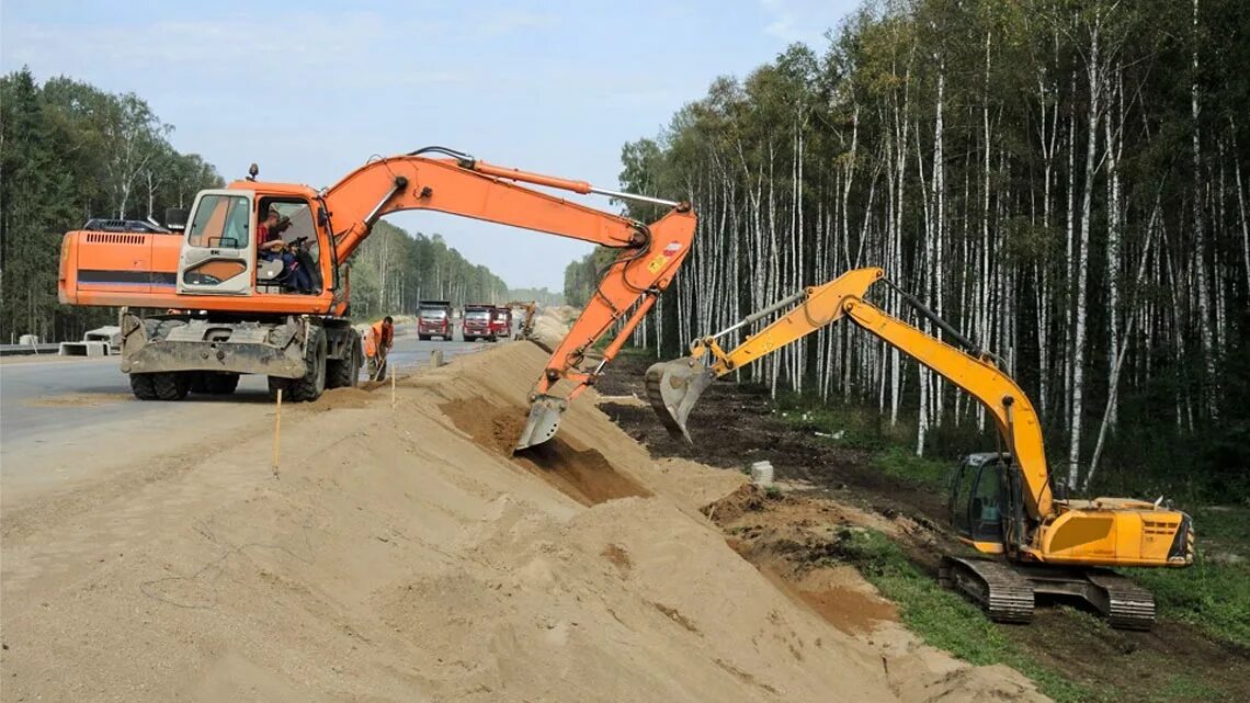 Откосы экскаватором. Планировка откосов насыпи автогрейдером. Планировка откоса насыпи экскаватором. Планировка откосов экскаватором. Экскаватор планировщик.