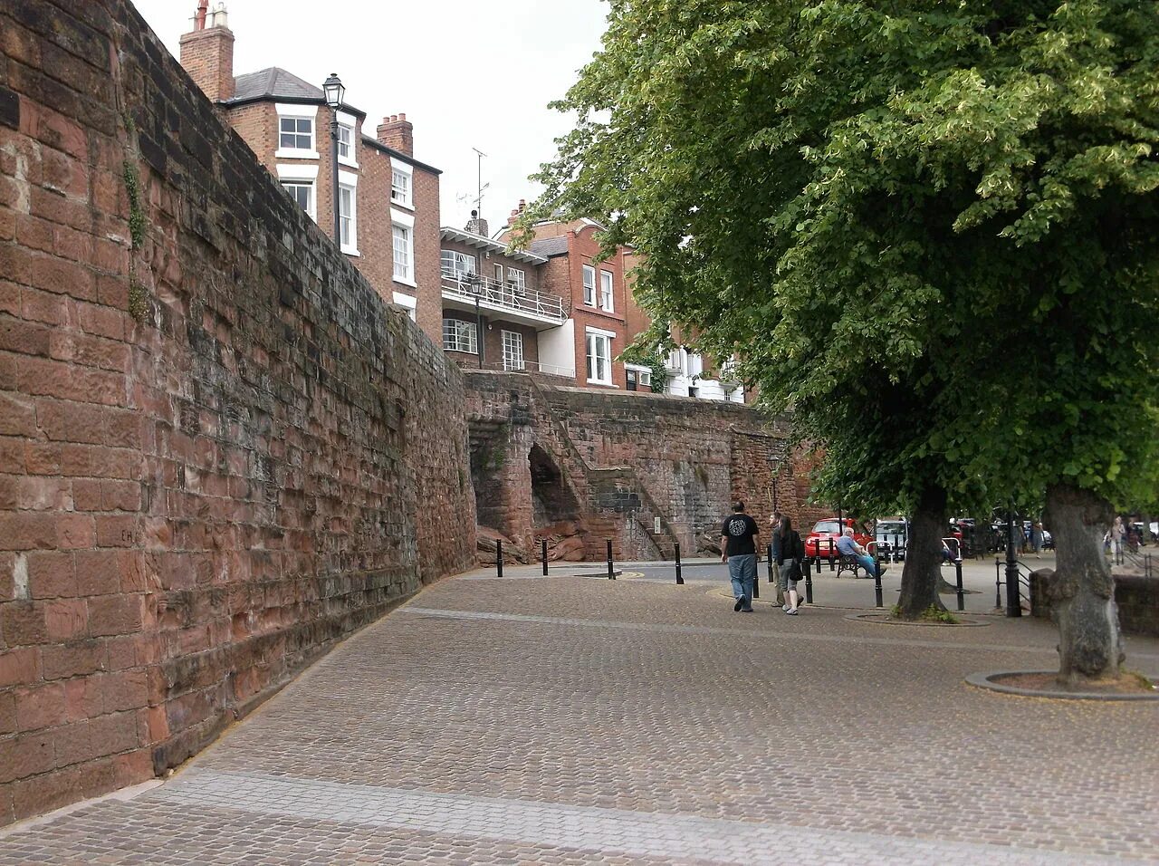 Поселение вне городских стен 5 букв. Chester city walls. стены города честер. город честер англия. честер город в великобритании стена.