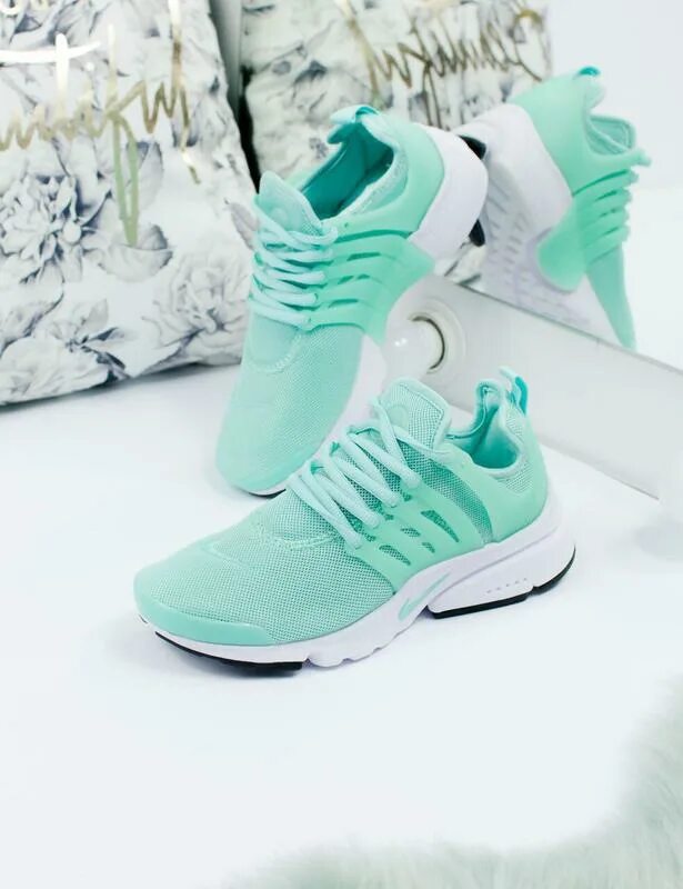 Бело бирюзовые кроссовки. Nike Air Presto бирюзовые. Кроссовки найк бирюзовые женские. Nike Air Presto зеленые. Кроссовки женские 2023 летние найк.