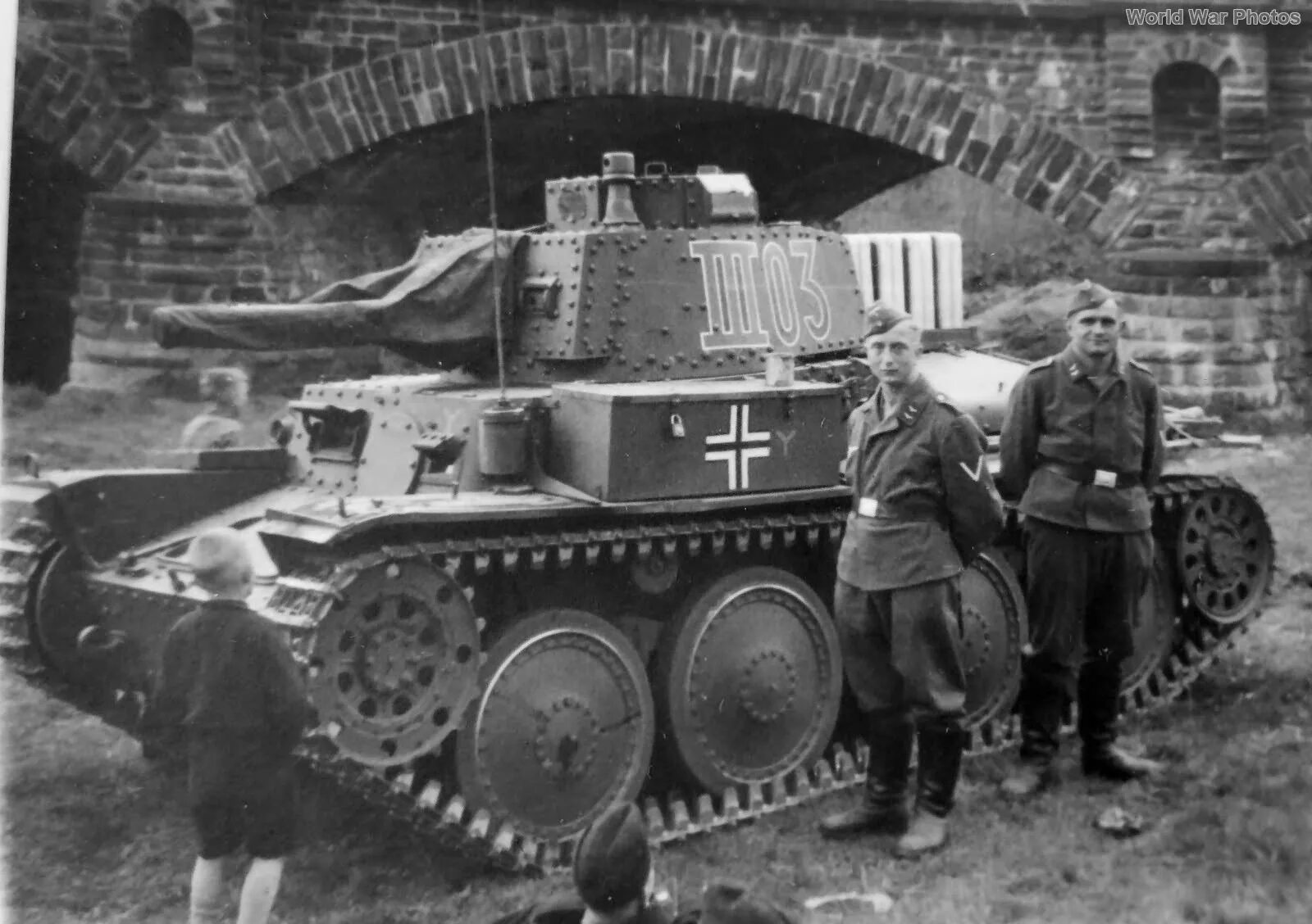 Немецкие танковые группы. Pz38t 1941. Немецкий танк 38 t Прага. Танк PZ 38 T 20 танковой дивизии. 19 Танковая дивизия вермахта PZ 38(T).