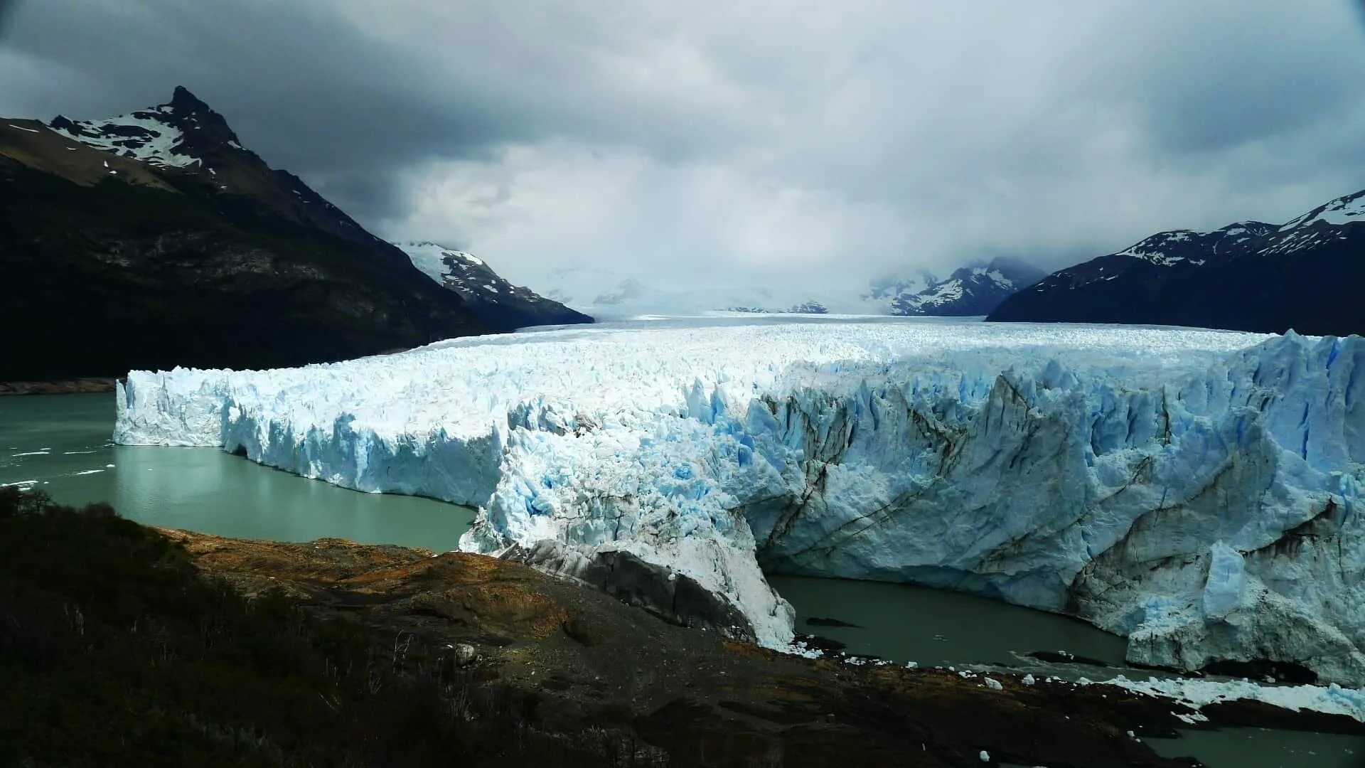 Большой остров покрытый льдами. Парк Лос-Гласьярес Аргентина. Эль Калафате ледник. Ледник Перито-Морено Аргентина. Ледник Ламберта Антарктида.