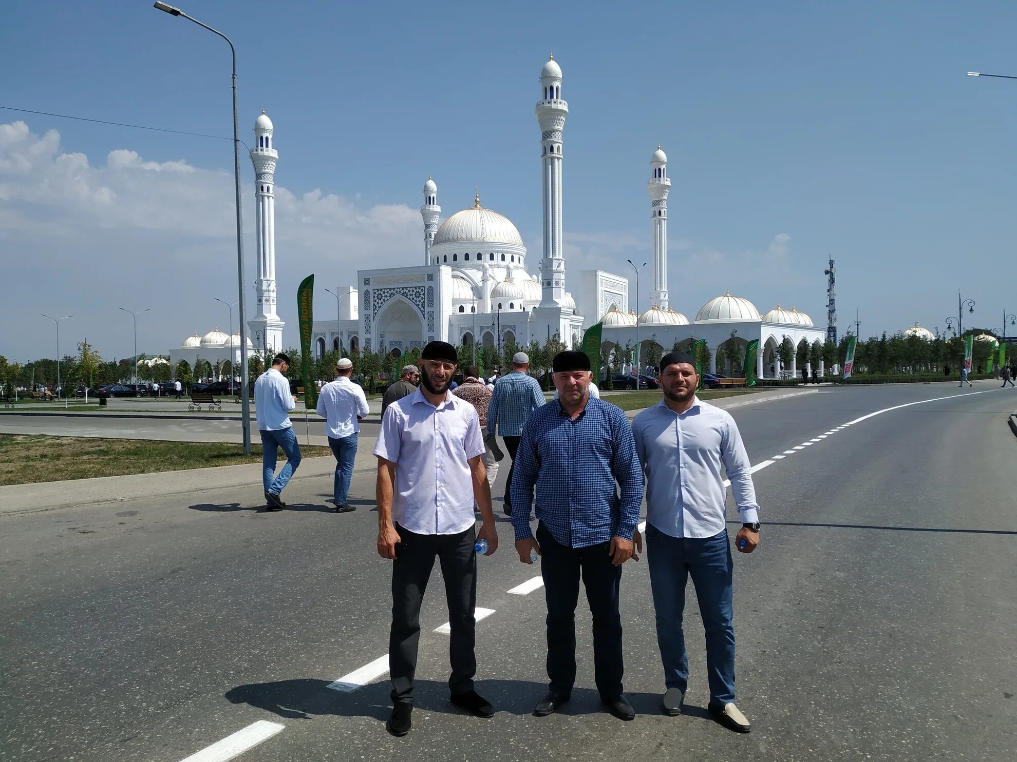 Погода чеченской республики сегодня. Мечеть в городе шали Чеченская Республика. Шали город в Чечне. Шали город в Чечне мечеть. Город шали мечеть города мусульман.