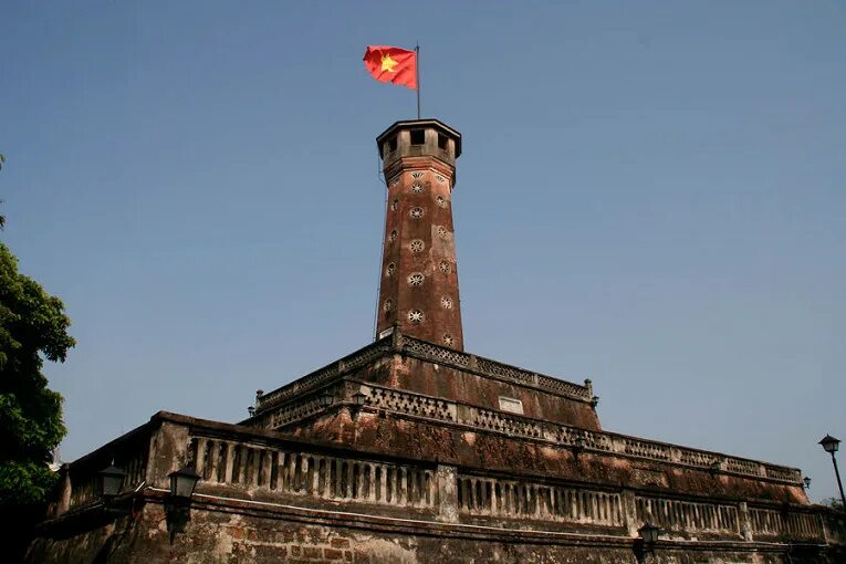 Башня Ханоя. Флаговая башня в Ханой. Ханойская Цитадель Вьетнам. Ханойская Цитадель (г. Ханой). Башня ханой