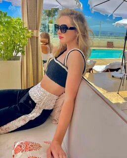 Kathryn newton bra size