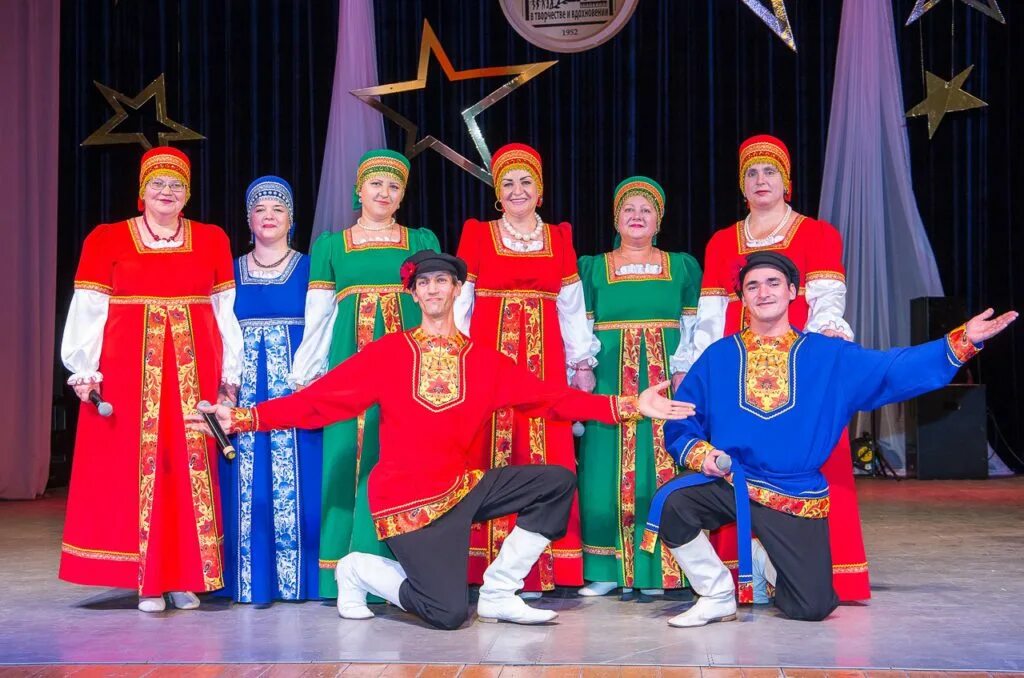 дк ваза волхов. волховская культура. ансамбль праздник. мбук «волховский городской дворец культуры. дворец культуры волхов.