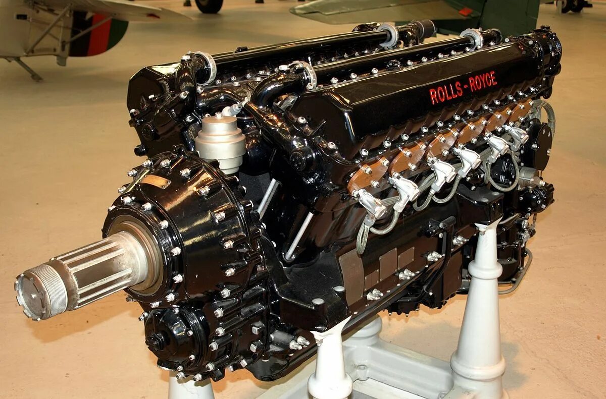 Парящий двигатель. Двигатель Роллс Ройс. Двигатель Rolls-Royce Merlin. Мотор Роллс Ройс v12. Rolls-Royce Merlin v12 машина двигатель.