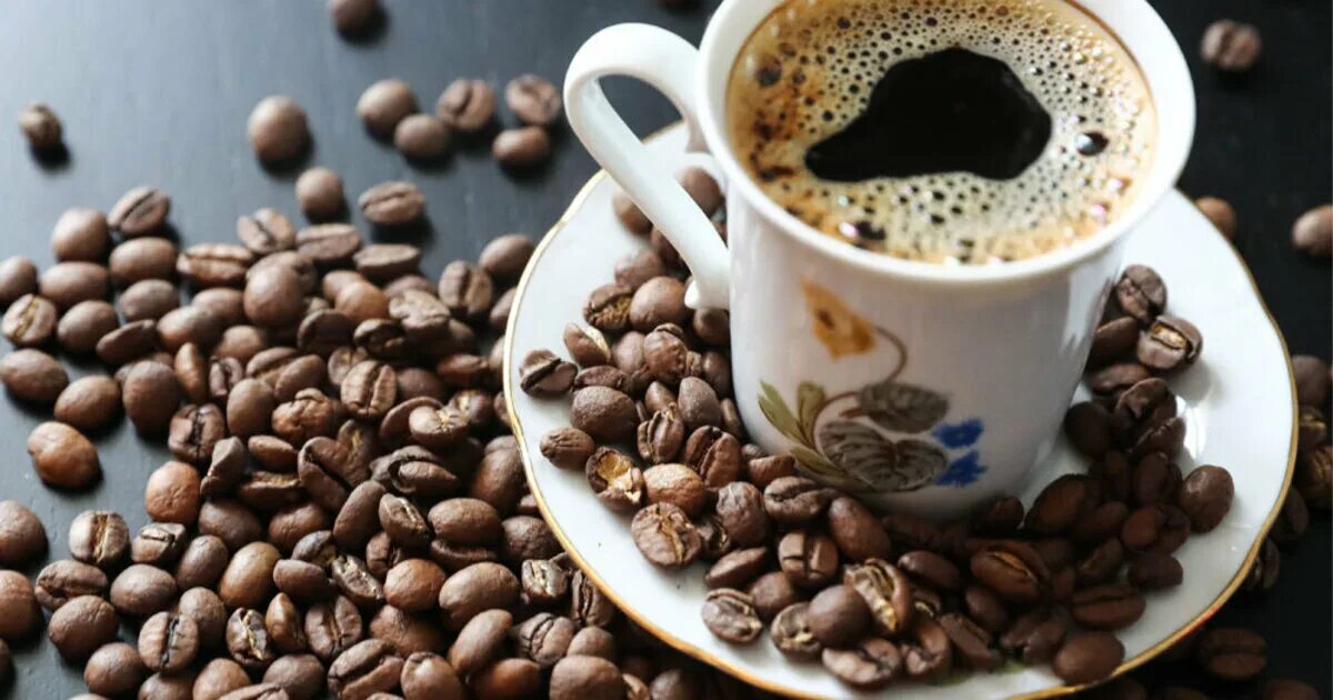 Кофе для печени и поджелудочной. Кофе. Классический кофе. Кофе и кофейные зерна закат. Бразилия Сантос кофе.