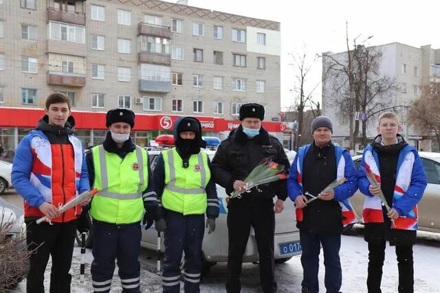 Цкр арзамас. Арзамас волонтеры. Арзамасские добровольцы в школе. Полиция Арзамас сотрудники.