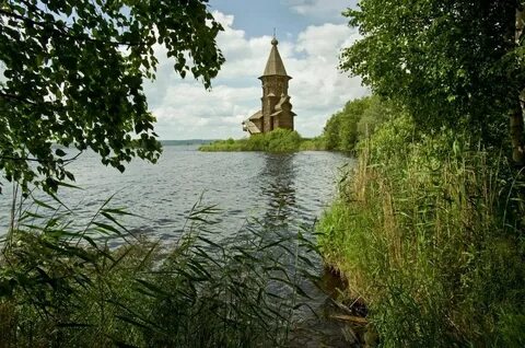 Домик у церкви канал