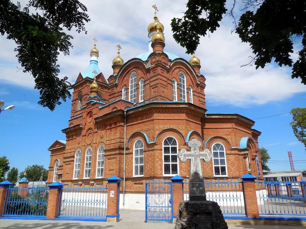 Техина константиновск. Покровская Церковь (Константиновск). Храм в Константиновске Ростовской области. Храм Покрова г. Константиновск Ростовской. Покровская Церковь в городе Константиновске Ростовской.