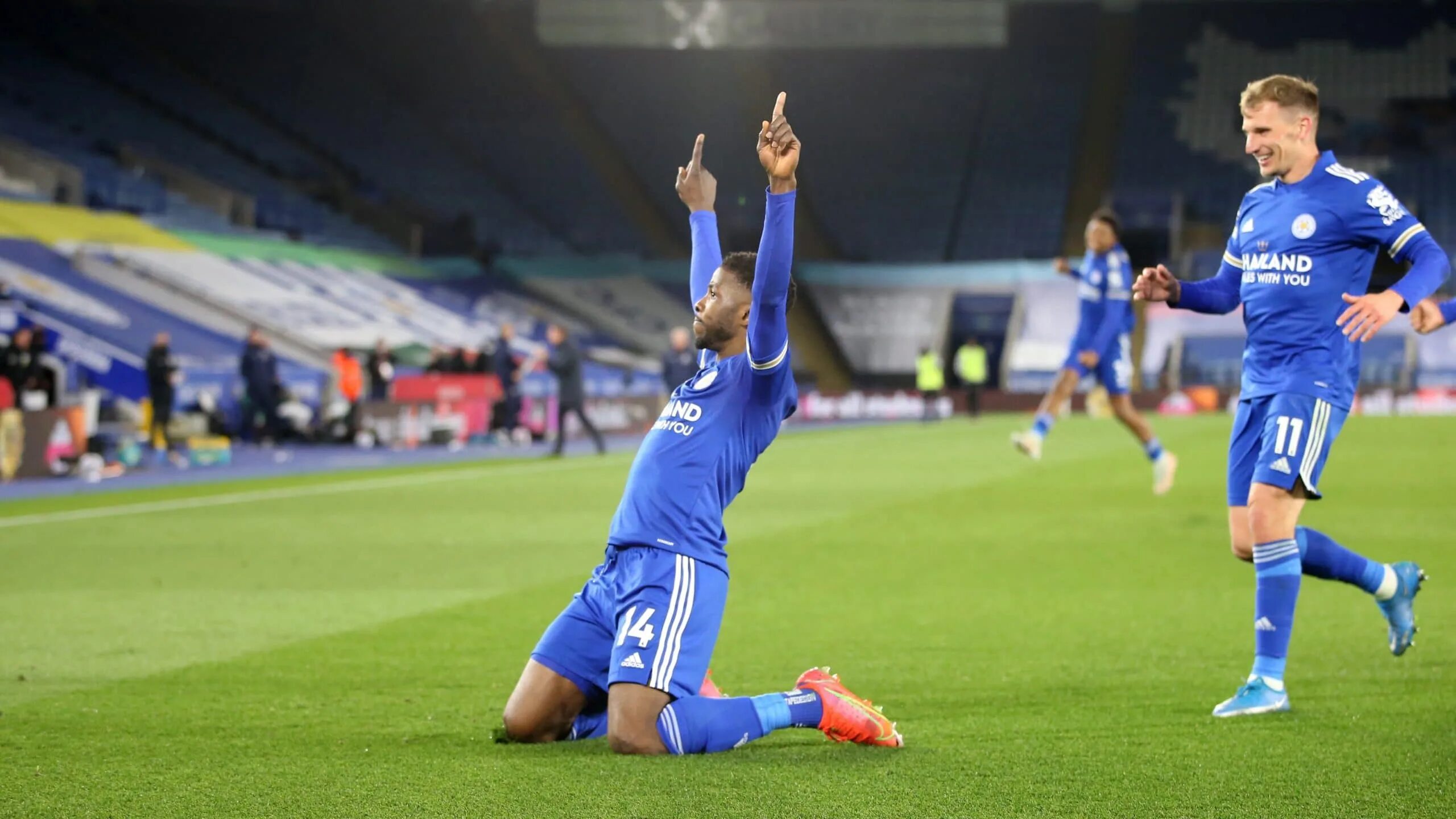 Лестер апл. Leicester city. Лестер команда. Лестер сити футболисты. Лестер футболисты.