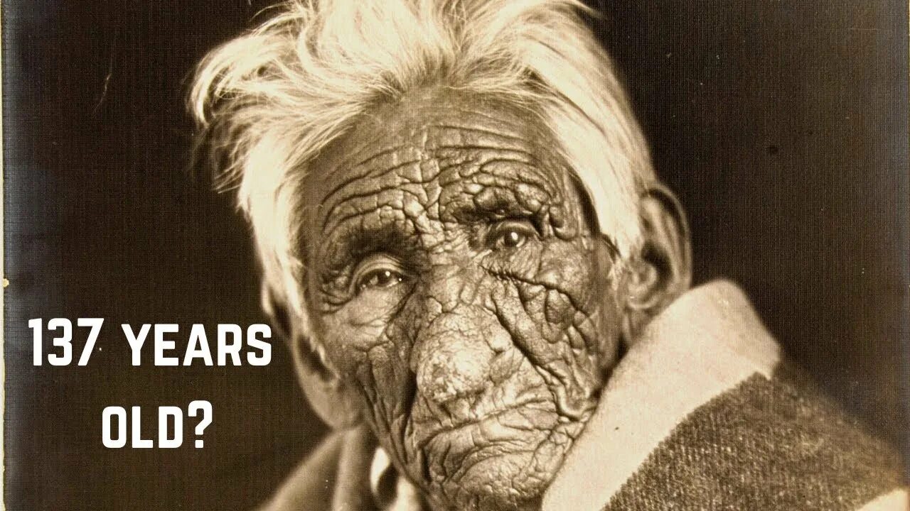Мужчины в очках старые. Индеец джон смит 137 лет. 4 самый старый. Самая старшая бабушка в мире. Рено 4 1994.