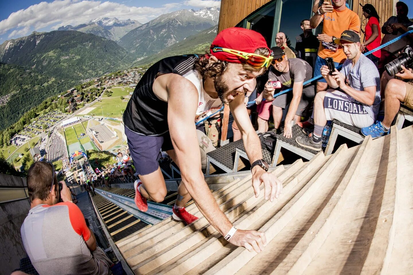 Ред булл 4 как пройти уровень. Офис редбул в швейцарии. red bull content pool. red bull-400 burabay. ред булл 4 бесконечные жизни.