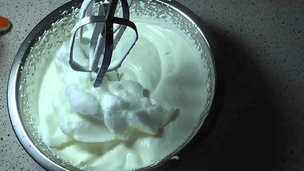 Как быстро сделать мороженое из молока. Домашнее мороженое из молока. домашнее мороженое приготовление. как сделать мороженое в домашних условиях. мороженое из молока и сахара.