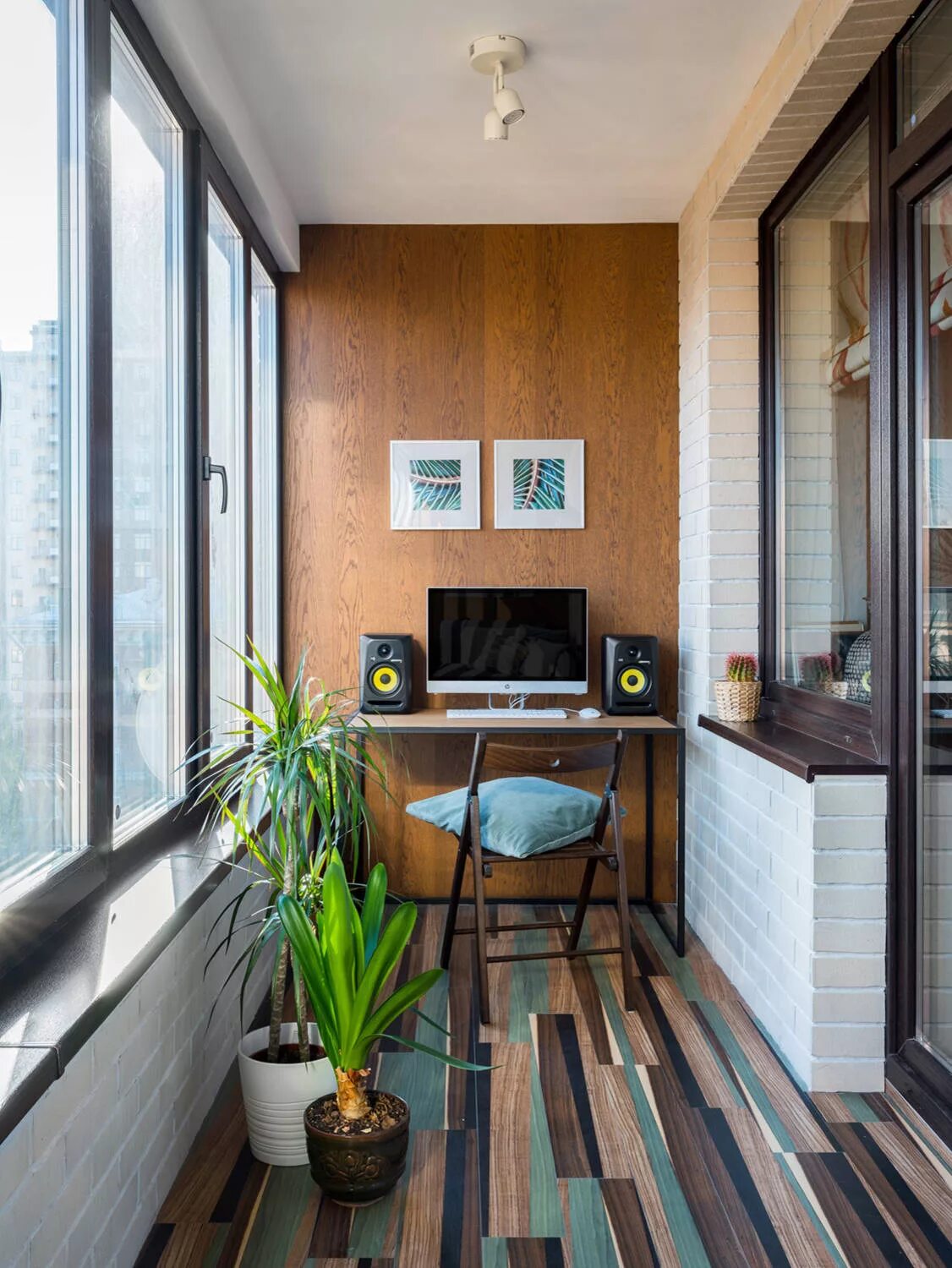 Интерьер балкона. Отделка балкона изнутри. Красивая отделка балкона. Пример лоджии. Балкон кирпичиками.