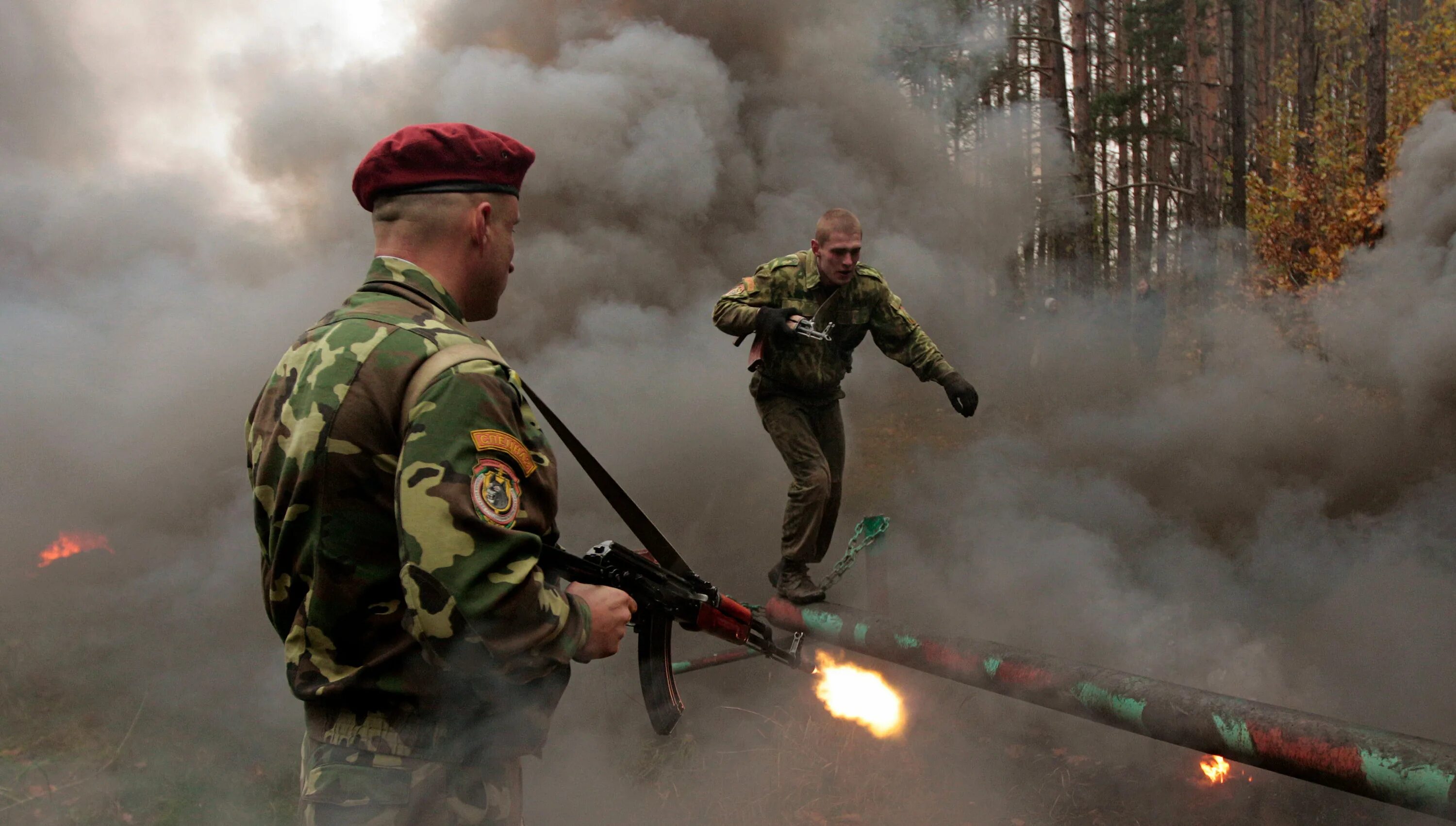 Военные тренинги. Спецназ краповый берет. Подготовка спецназа. Тренировка военных. Спецназ на занятиях.