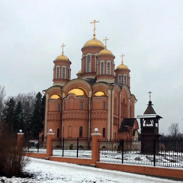 Храм серафима саровского (серпухов) храмы серпухова. Селятино московская область церковь серафима саровского. Храм селятино. Храм селятино. Церковь в селятино московская область.