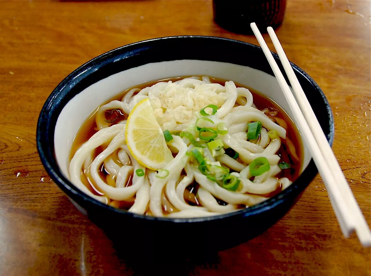 Udon. Удон нудлс. японская лапша удон. японская кухня лапша удон. sanuki udon японская лапша.