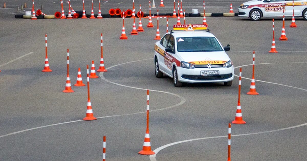 Автошкола вождение школа вождения. Учебный автомобиль. Автошкола 177 академическая. Машина автошкола. Машина учебная автошколы.