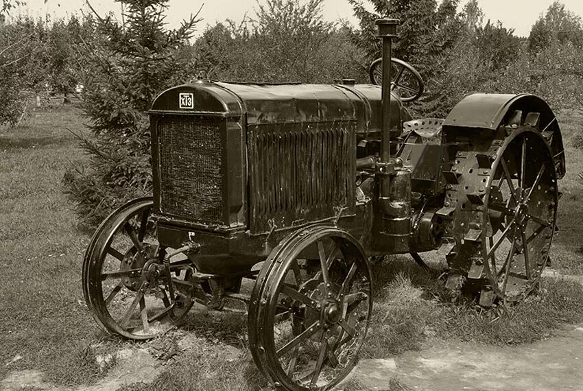 первый трактор хтз. первый трактор в ссср. трактор стз 15/30. американский трактор форд. трактор стз 15/30.