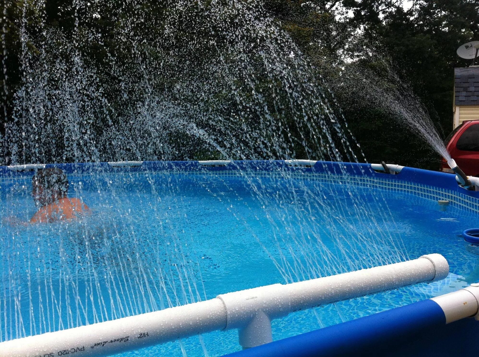 Бассейн фонтанчик. Фонтан для бассейна. Фонтан для бассейна. Водопады для бассейнов. Intex разбрызгиватель-фонтан с подсветкой.