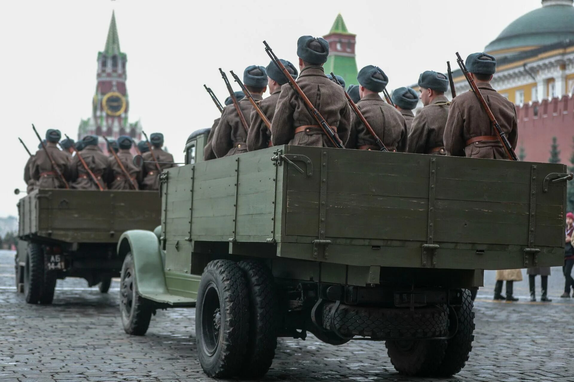 Зачем парад. Парад 7 ноября 1990. Парад 7 ноября 2006. Парад 7 ноября 1974 Москва. Парад 7 ноября 2014 года на красной площади.