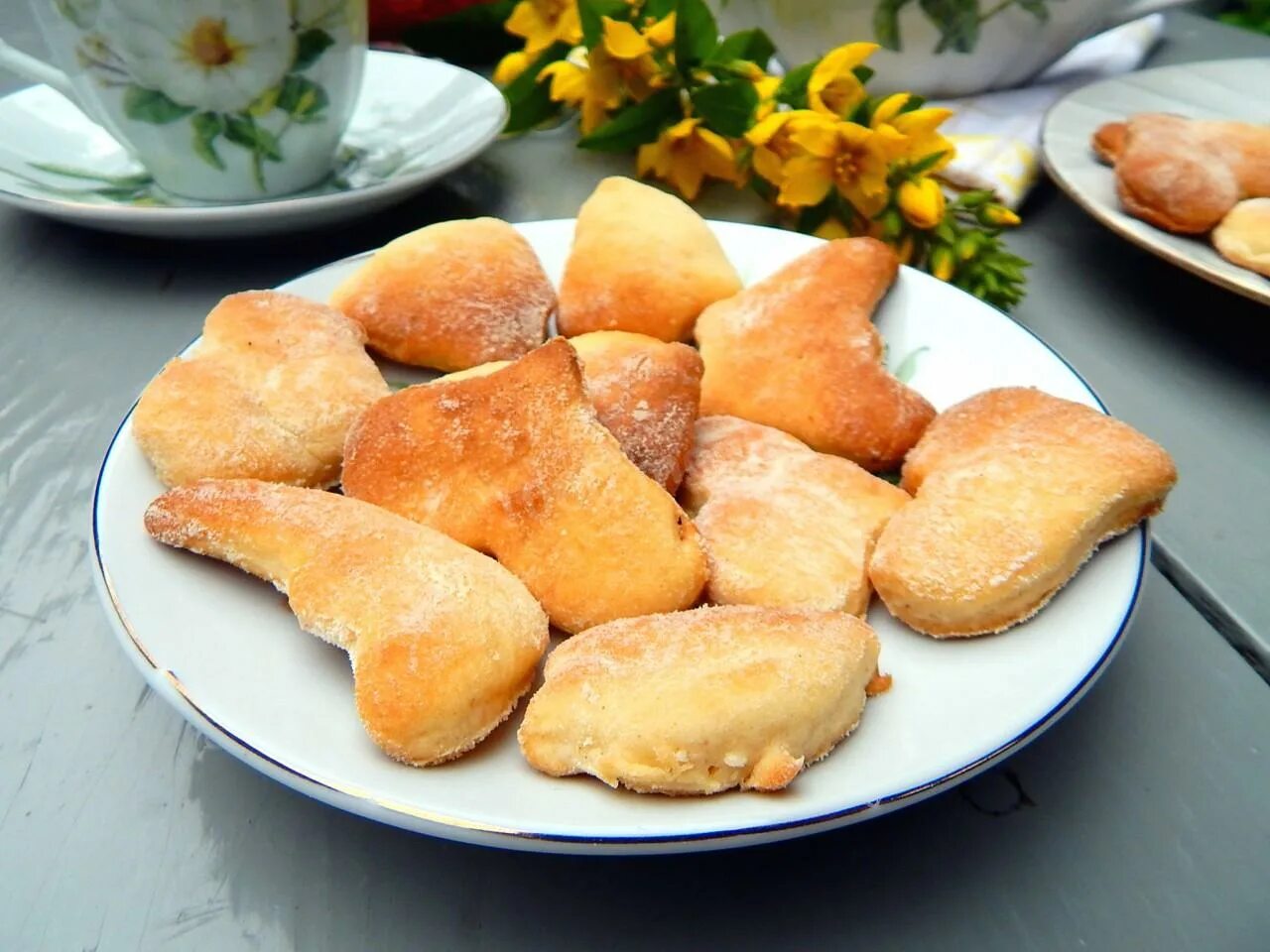 Печенье на кефире и маргарине в духовке. Печенье на кефире. Мягкое печенье на кефире. Печенье на кефире и маргарине в духовке. Сахарное печенье на кефире.