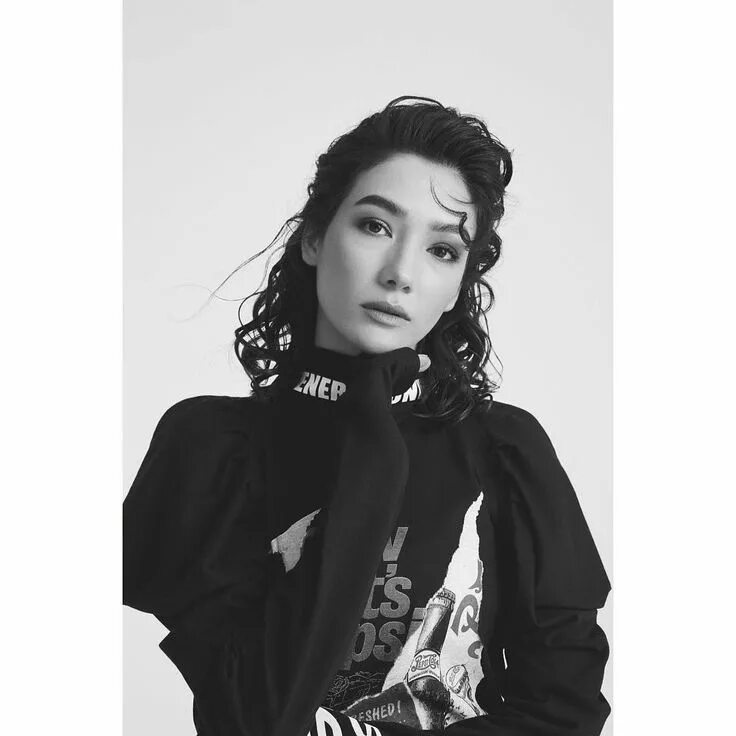 Айбуке пусат с парнем. Айбюке пусат. Айбуке пусат в полный рост. Айбюке пусат ноги. Айбуке пусат в инстаграме.