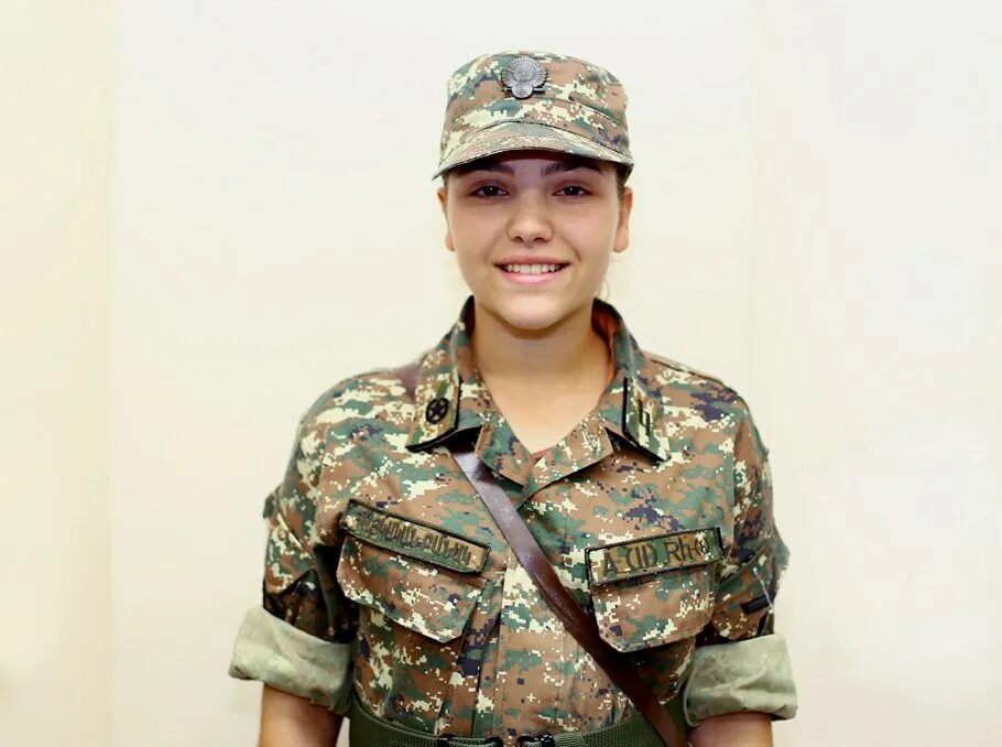 Сам военный форма. Девушки военные. Армянская Военная форма. Азербайджанские военные девушки. Военная форма армии Армении.