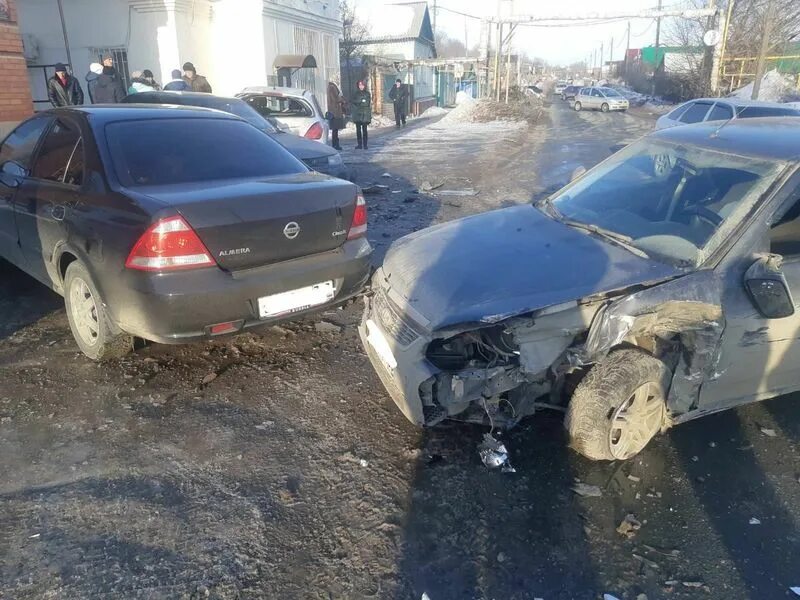 Дтп на октябрьском мосту красноярск сегодня. Октябрьск самарская область происшествия. Дтп октябрьск сегодня. Дтп октябрьск сегодня. Дтп на октябрьском мосту.