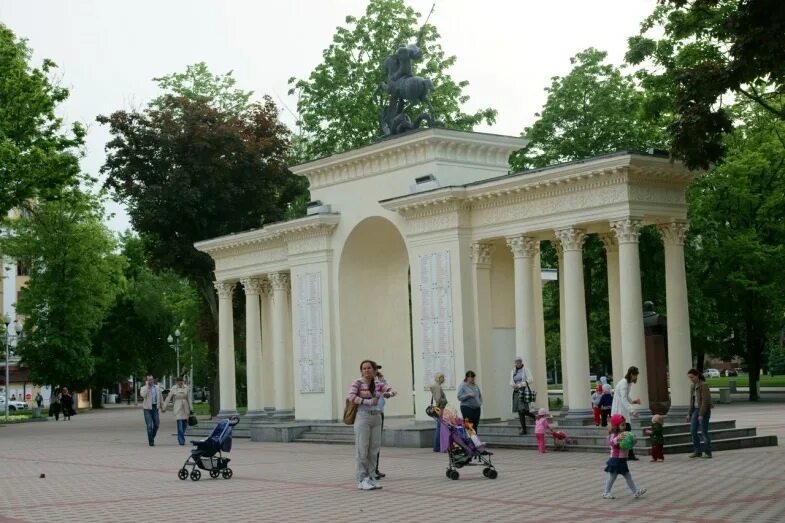 Арко краснодар. Соборная площадь краснодар. арка героев краснодар. старая площадь краснодар. площадь труда в краснодаре.
