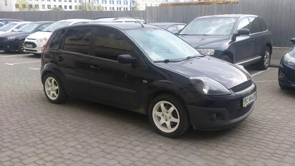 Масло форд фиеста мк5. Ford Fiesta 2007 slik. Форд Фиеста мк5 на r15. Диски на Форд Фиеста мк5. Форд Фиеста mk5.