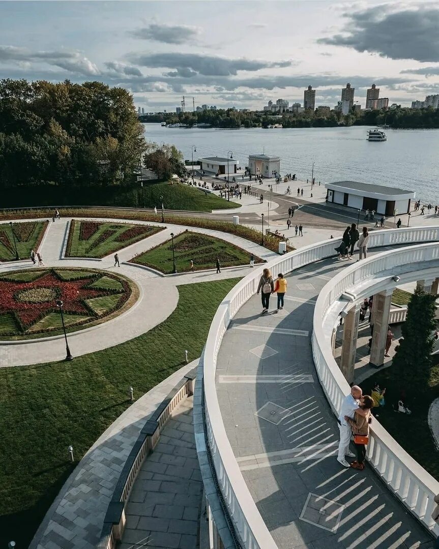 Можно просто погулять. Парк Северного речного вокзала Москва. Речной вокзал парк набережная. Набережная речного вокзала Москва. Речной вокзал Москва парк после реконструкции.